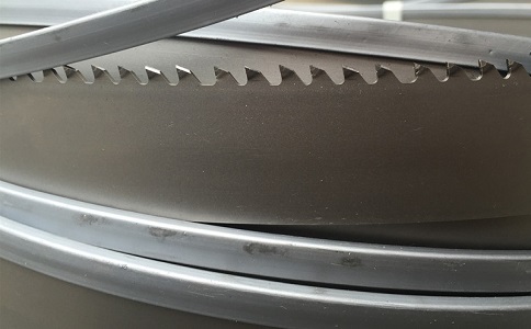 四平为什么说双金属带锯条在生产制造时一定要设计出合理的厚度？